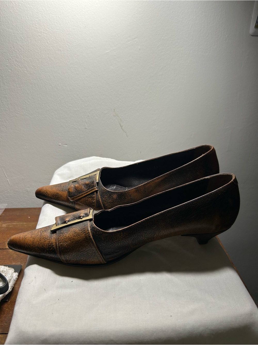 Classic Pointed Toe Brown Leather Pumps with Buckle - Picture 2 of 2